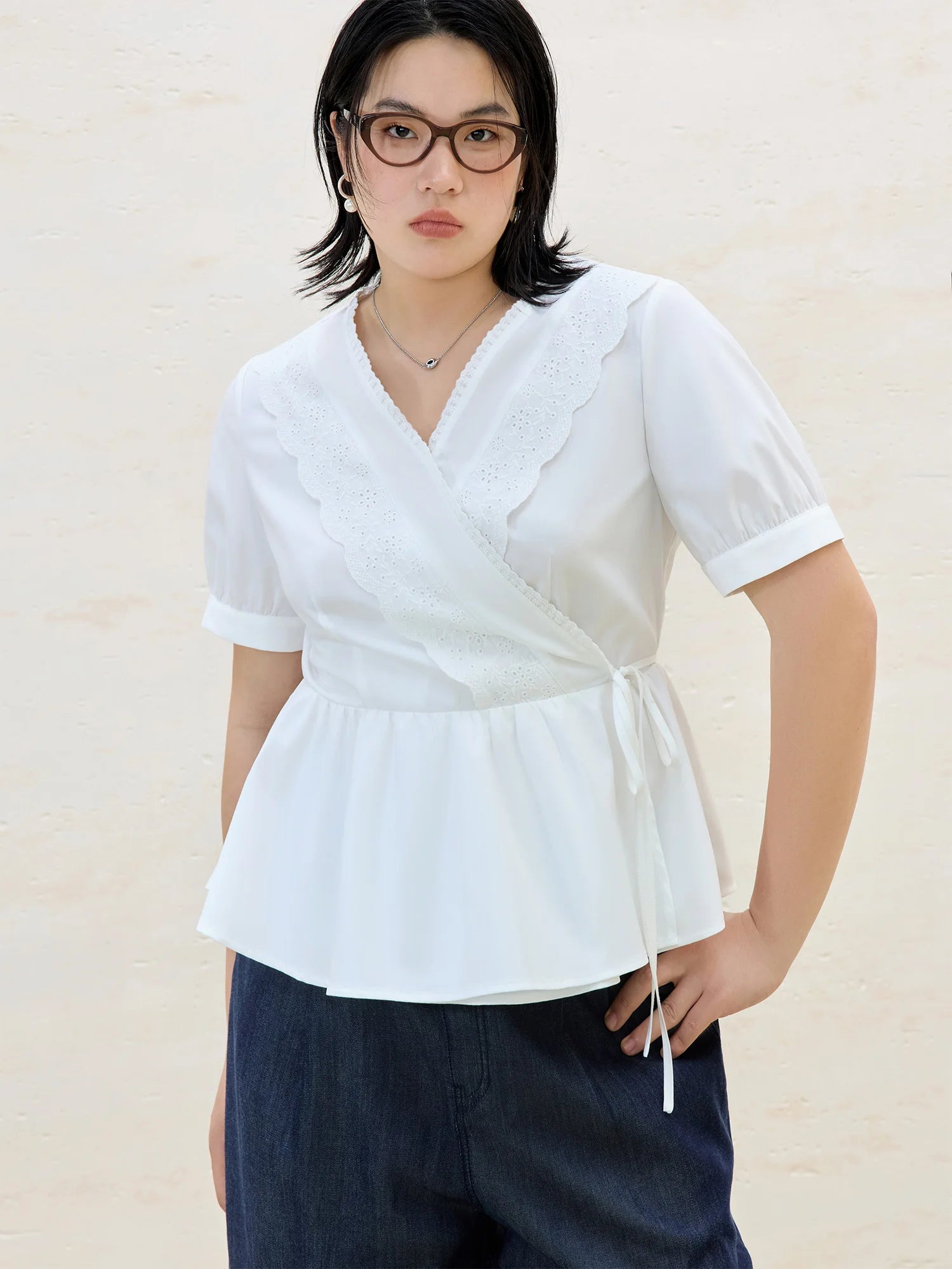 DUSHU Minimalist Style Black White Wrap-around Stitching Blouse Short-sleeved T-shirt 2025 Summer Sweet Elegant Top 25DS82112