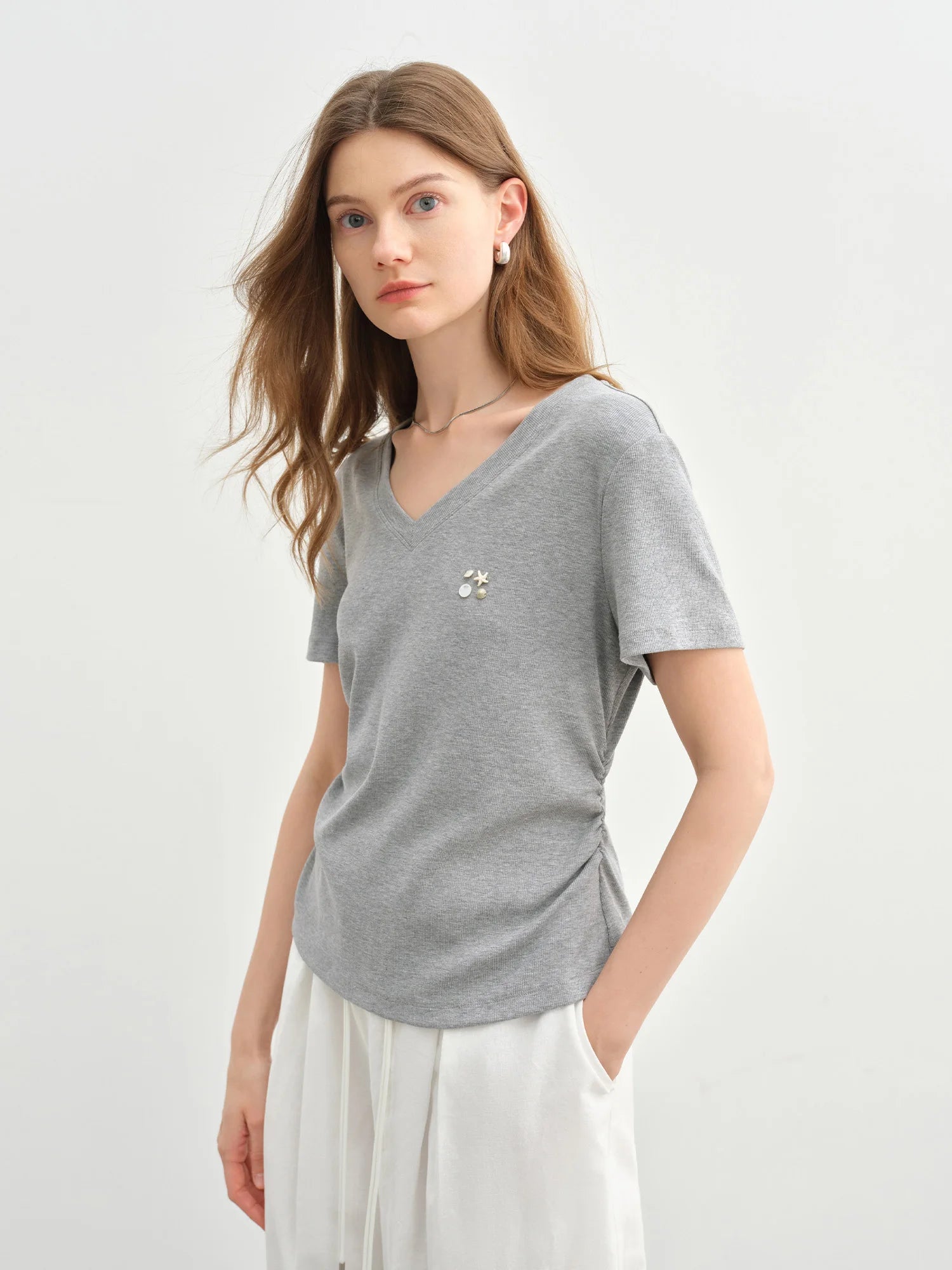 DUSHU Minimalist Style All-match V-neck T-shirt for Women 2025 New Summer Style Short-sleeved Waist Slimming Top 25DS82662