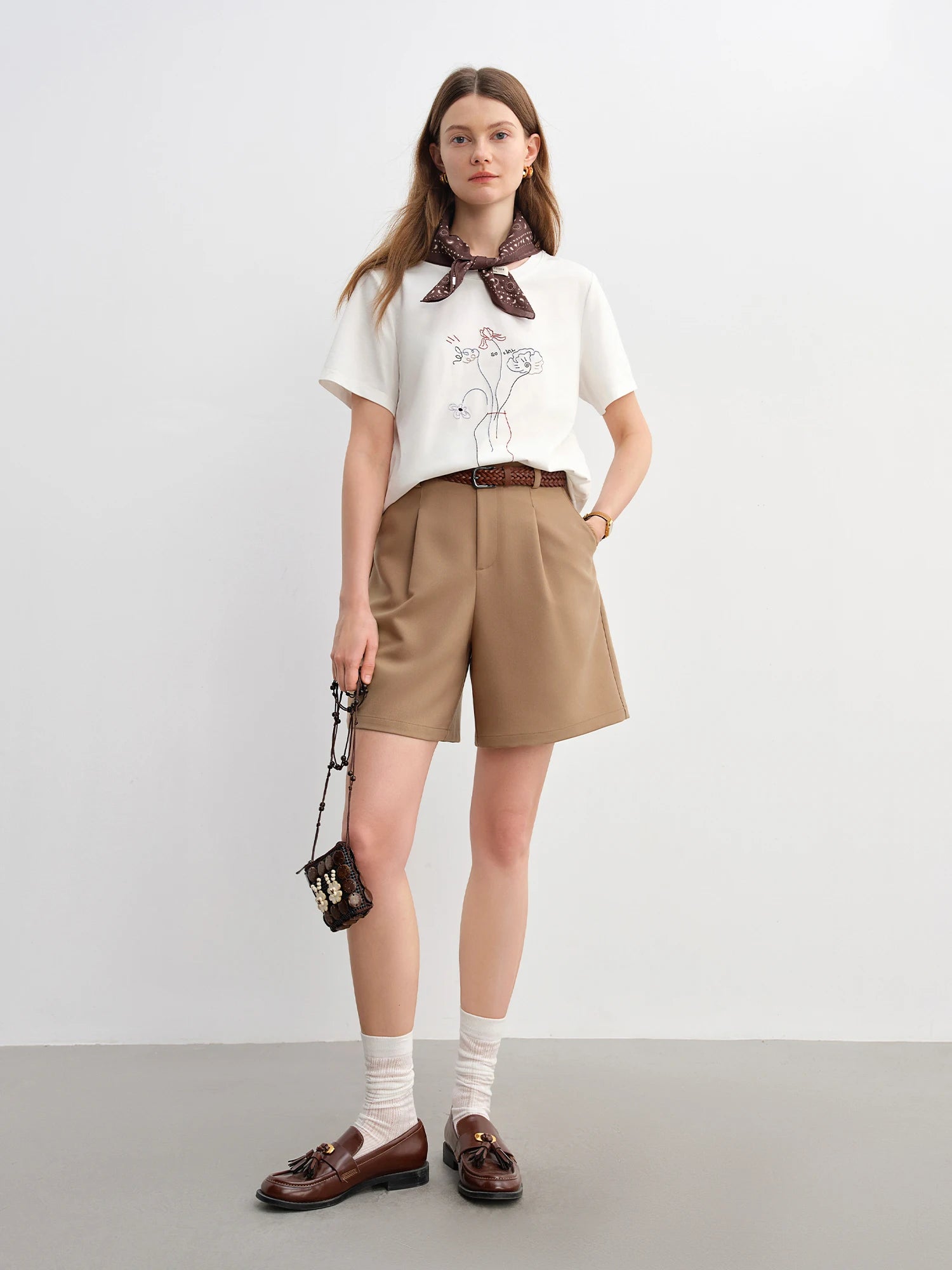 DUSHU Artistic Embroidered Flower T-shirt Classic Round Neck Slim Fashion Casual Tops for Women 25DS82857