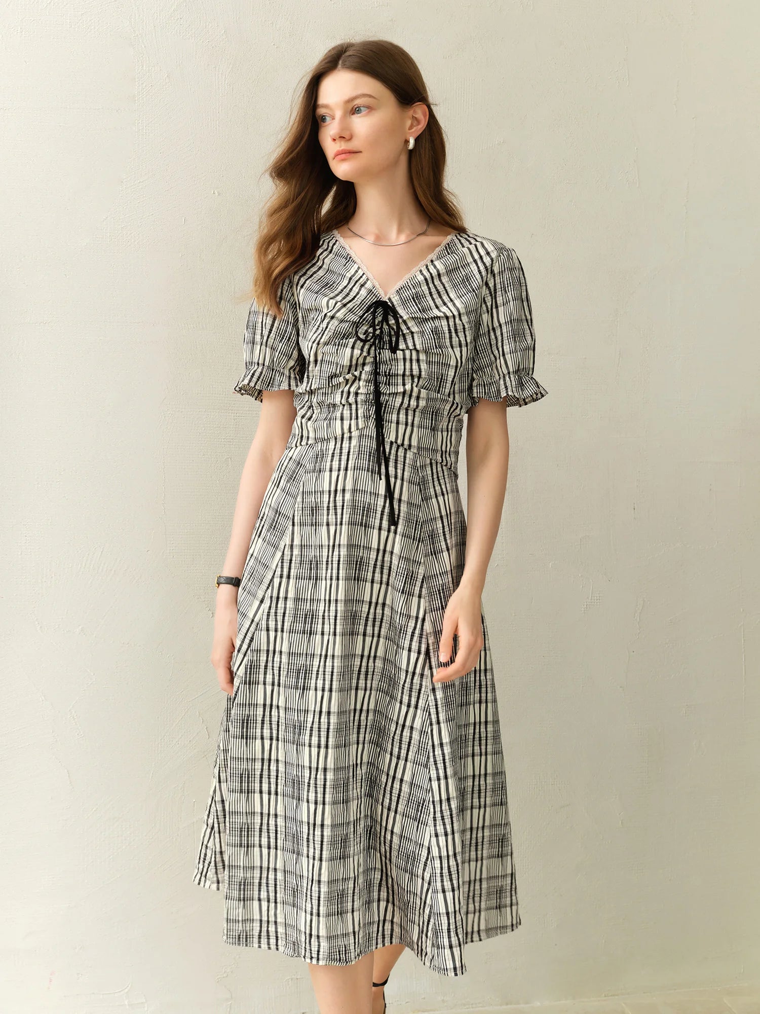DUSHU Plus Size Contrast Color Pleated Plaid Dress 2025 Summer Lace V-neck French Elegant Style Mid-length Dress 25DS82362