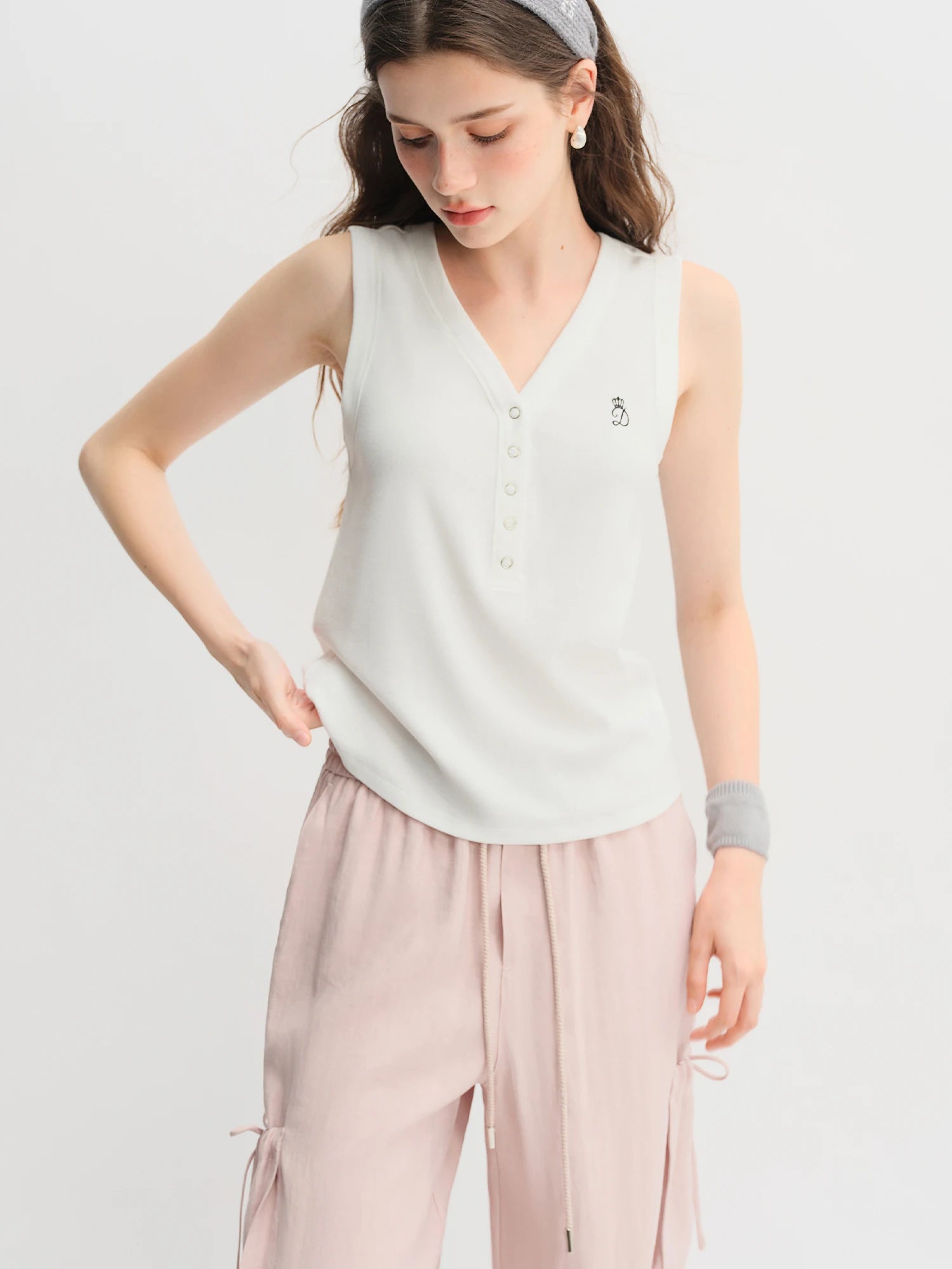 DUSHU Plus Size Women Fashion Commuting Vest Autumn Style Letter Embroidery Temperament Leisure V-neck Multi-color Top 25DS83216