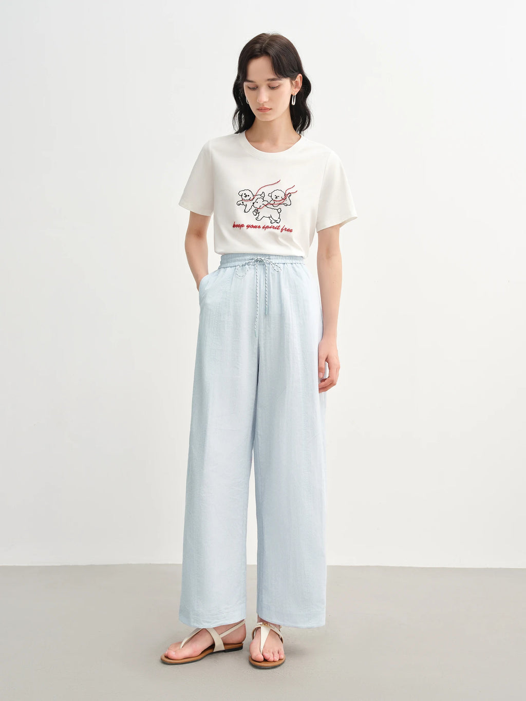 DUSHU 2025 Summer Women's Plus-Size Embroidered T-Shirt - Curve-Flattering Regular Shoulder & Round Neck Casual Chic 25DS82761