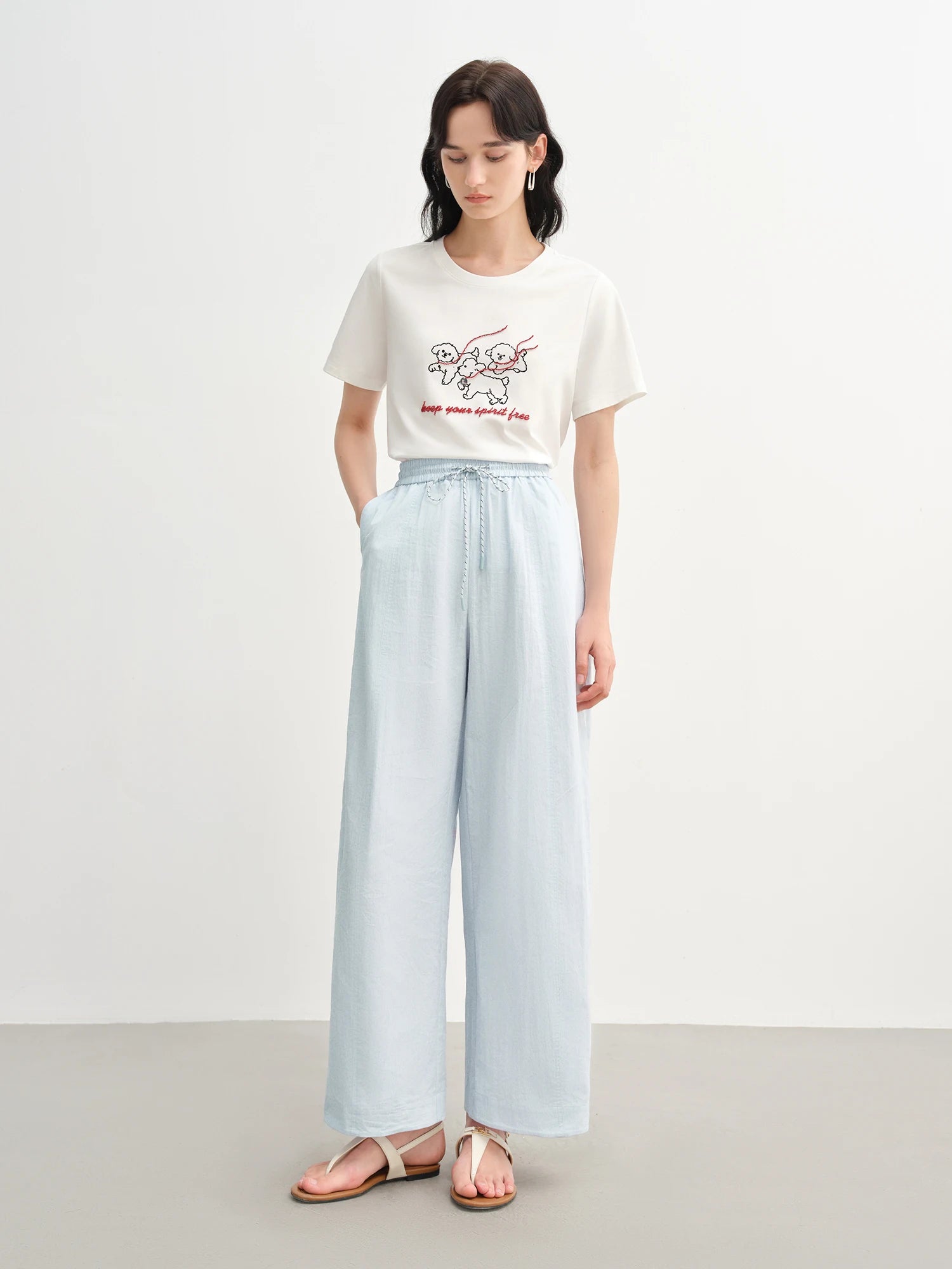 DUSHU 2025 Summer Women's Plus-Size Embroidered T-Shirt - Curve-Flattering Regular Shoulder & Round Neck Casual Chic 25DS82761