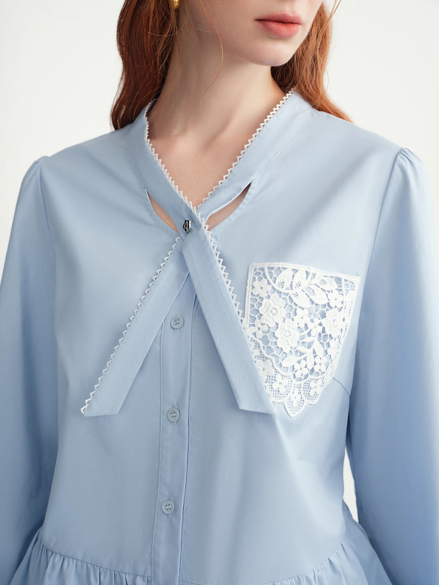 DUSHU Plus-Size Women's Relaxed Lace Collar French-Style Shirt with Subtle Design and Lace Patch Pocket 2025 Winter New Arrival