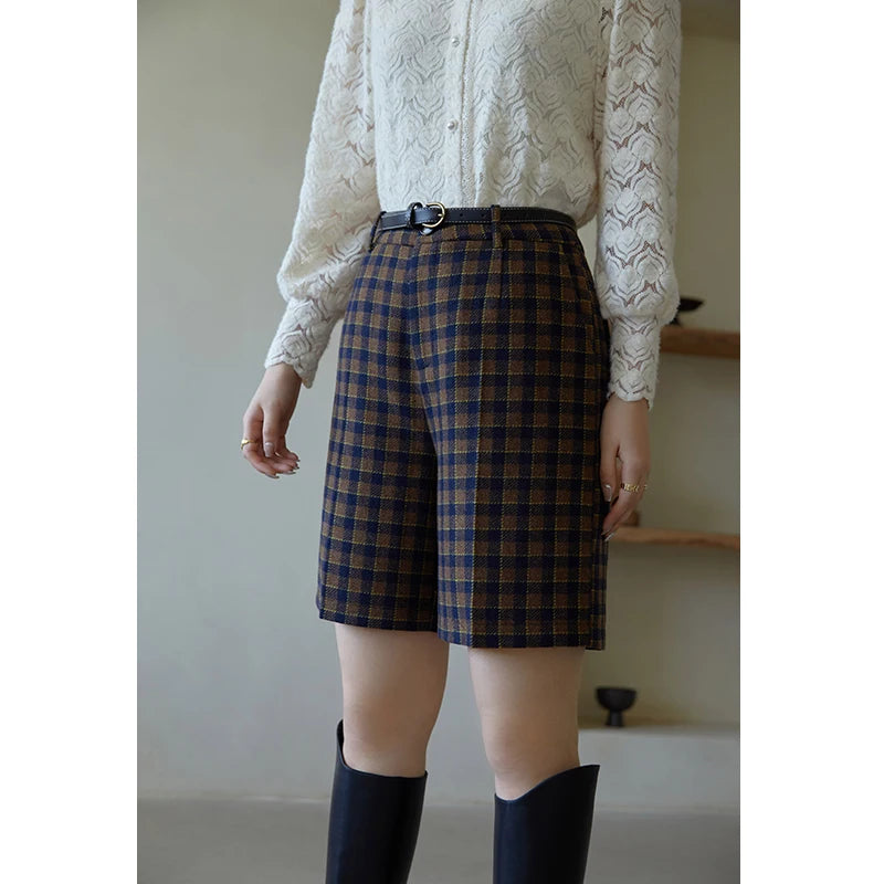 DUSHU Women's Winter Retro Corduroy Black Padded Shorts Plaid Loose Commuter Wide Leg Short Pants Women High Waisted Pants