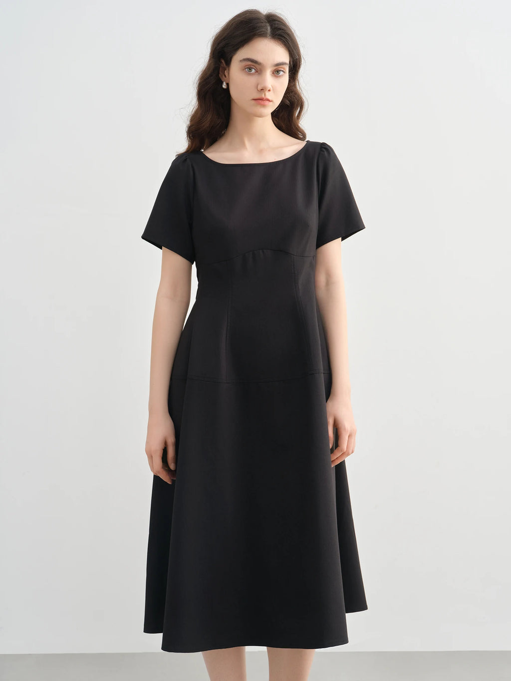 DUSHU Plus Size 2025 Summer New Arrival Stylish Minimalist Bateau Neck Mid-Length Dress Hepburn Style Black Dress 25DS82283