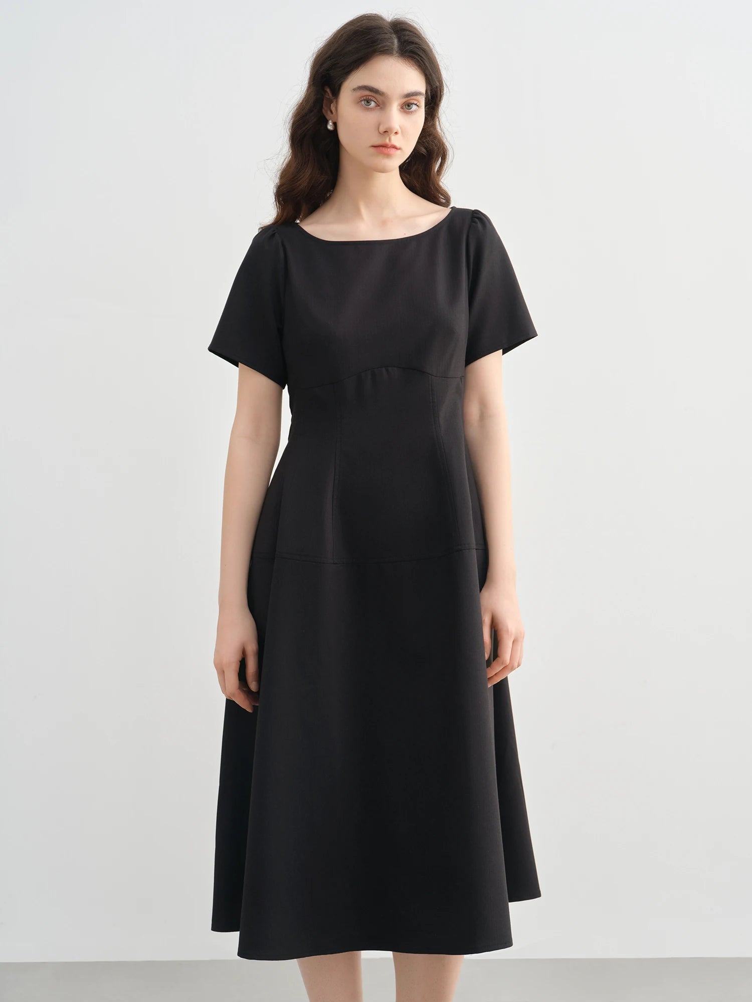 DUSHU Plus Size 2025 Summer New Arrival Stylish Minimalist Bateau Neck Mid-Length Dress Hepburn Style Black Dress 25DS82283