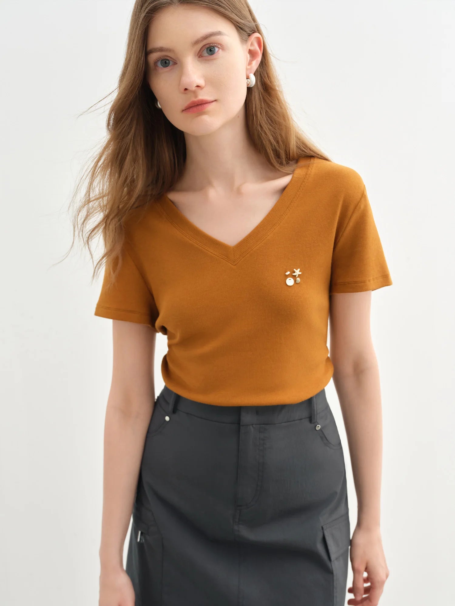 DUSHU Minimalist Style All-match V-neck T-shirt for Women 2025 New Summer Style Short-sleeved Waist Slimming Top 25DS82662