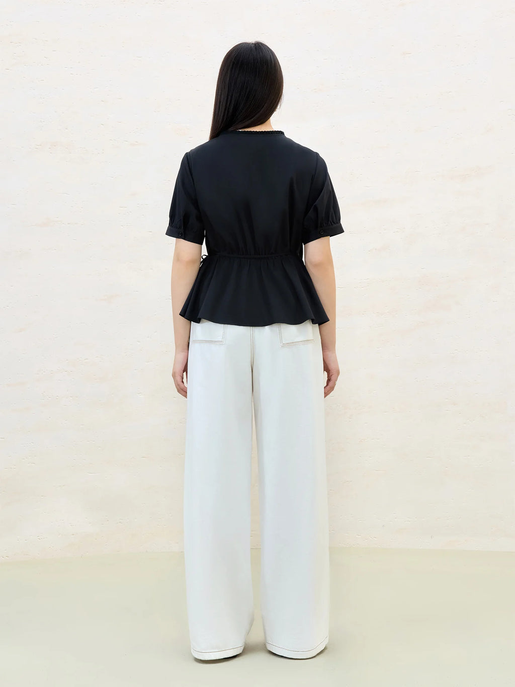 DUSHU Minimalist Style Black White Wrap-around Stitching Blouse Short-sleeved T-shirt 2025 Summer Sweet Elegant Top 25DS82112