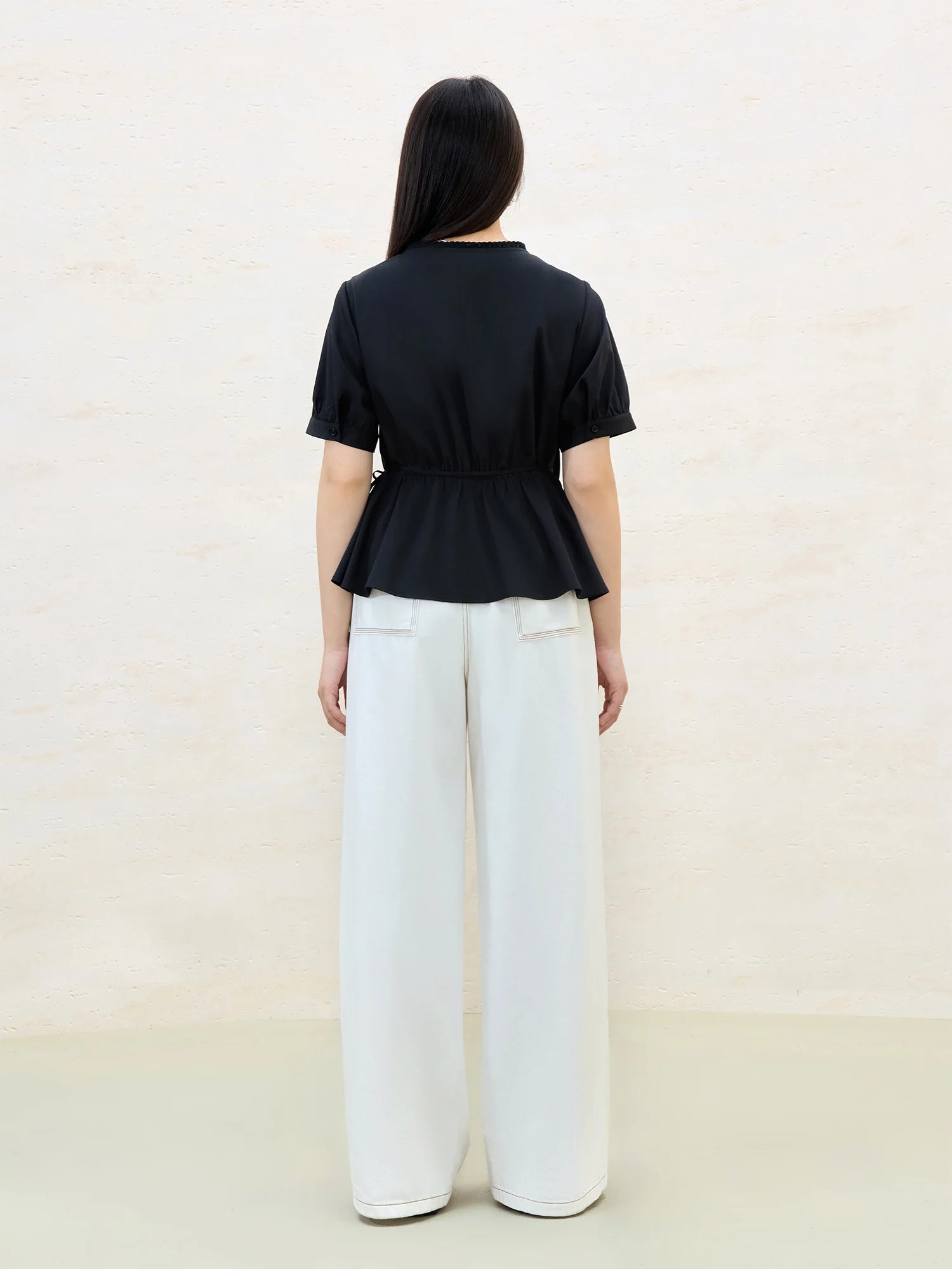 DUSHU Minimalist Style Black White Wrap-around Stitching Blouse Short-sleeved T-shirt 2025 Summer Sweet Elegant Top 25DS82112