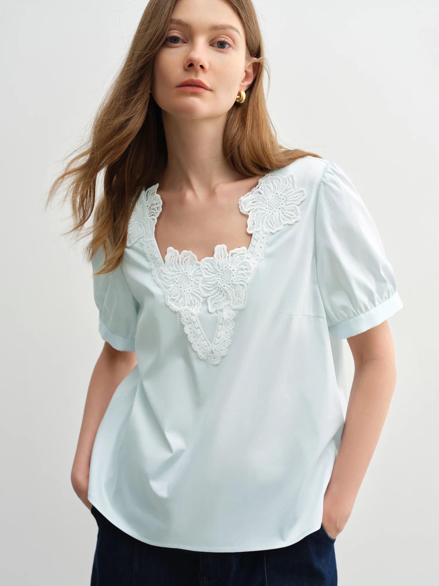 DUSHU Plus Size Women's Exquisite Lace Short-sleeved Blouse 2025 Summer New Embroidery Lace V-neck Slim Top 25DS82315