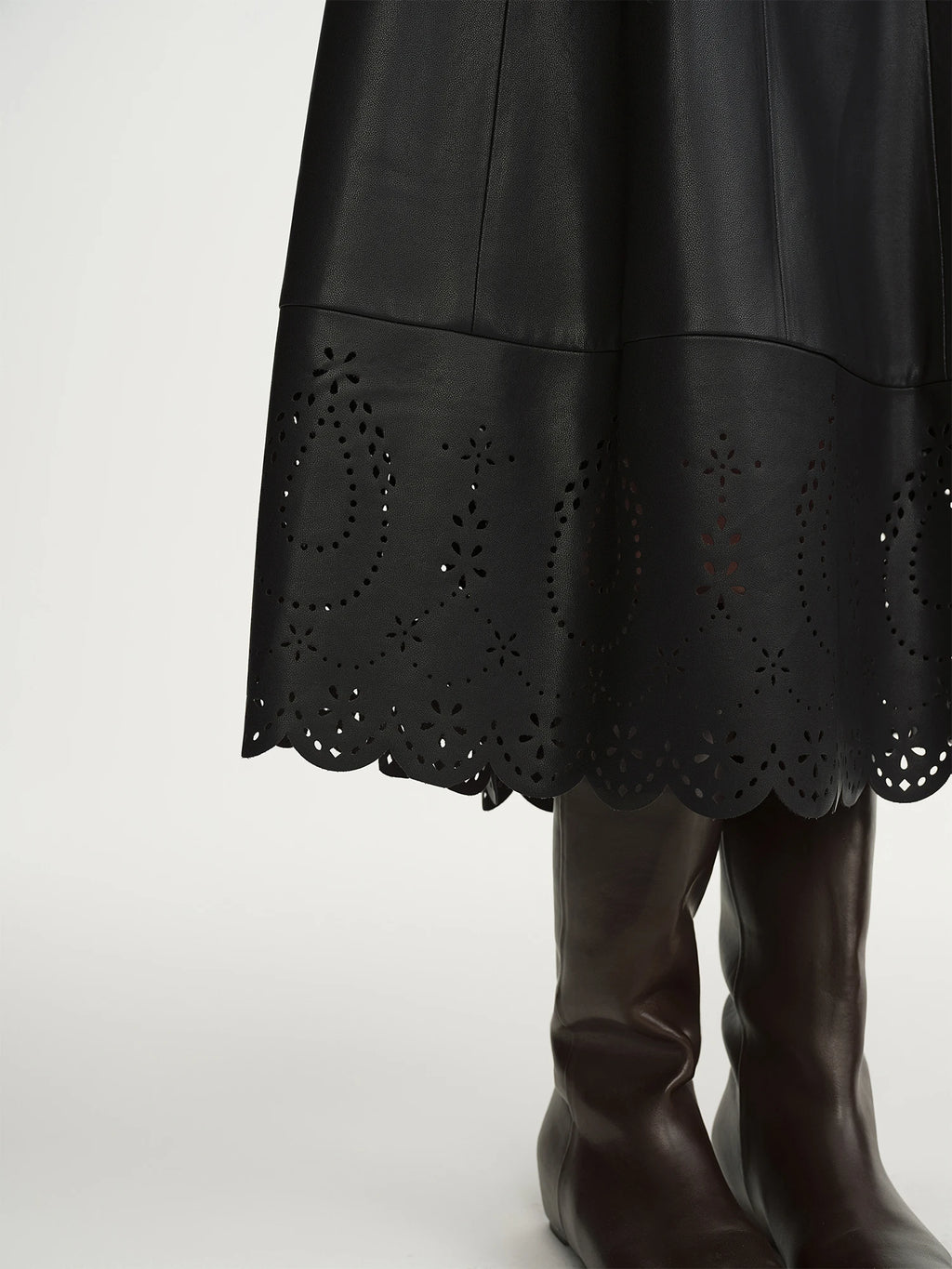 DUSHU Plus Size Women's Winter 2025 New Arrival Openwork Flower Shadow Leather Skirt with Elastic Waist and Carved Flower Design