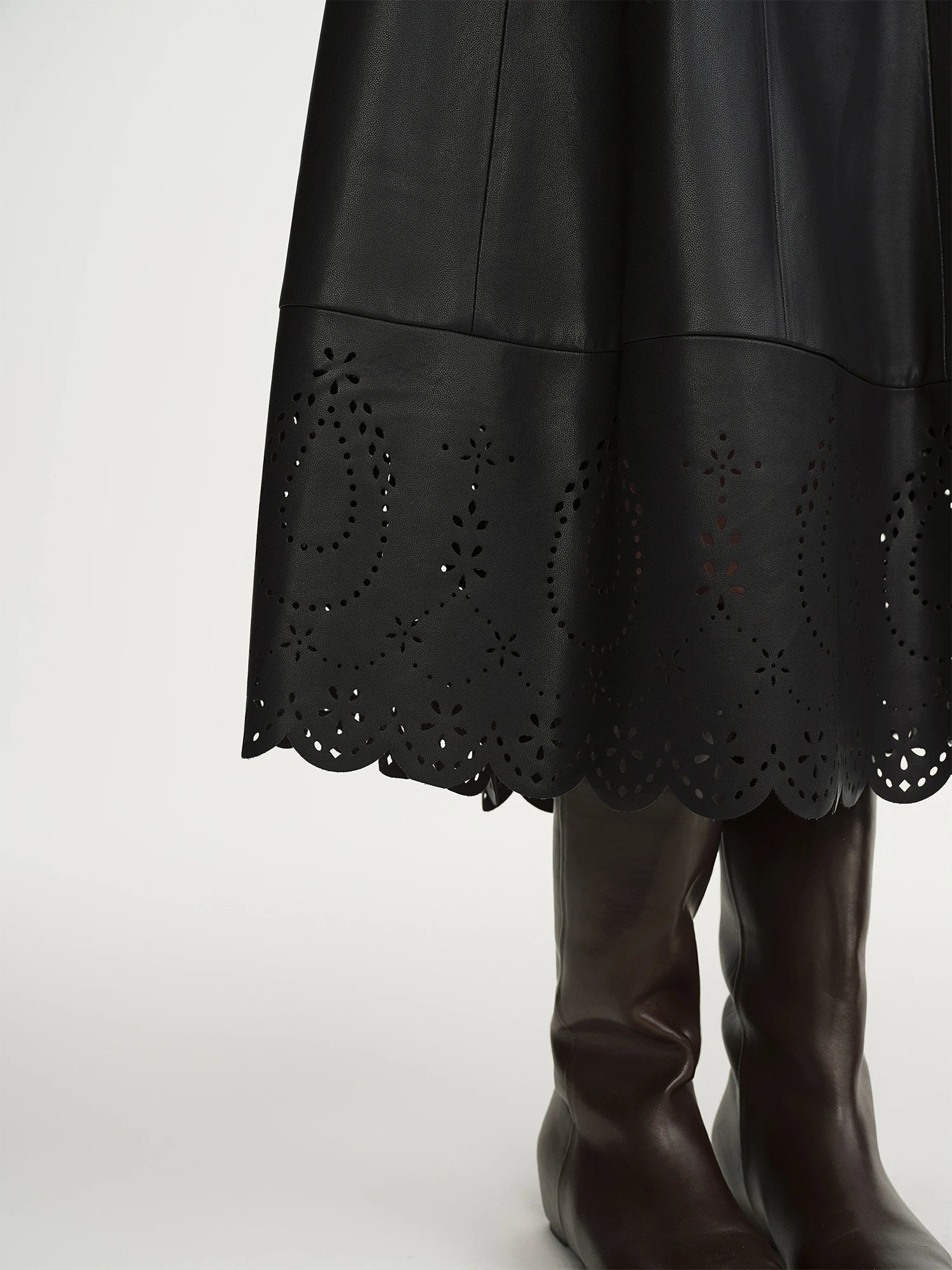 DUSHU Plus Size Women's Winter 2025 New Arrival Openwork Flower Shadow Leather Skirt with Elastic Waist and Carved Flower Design
