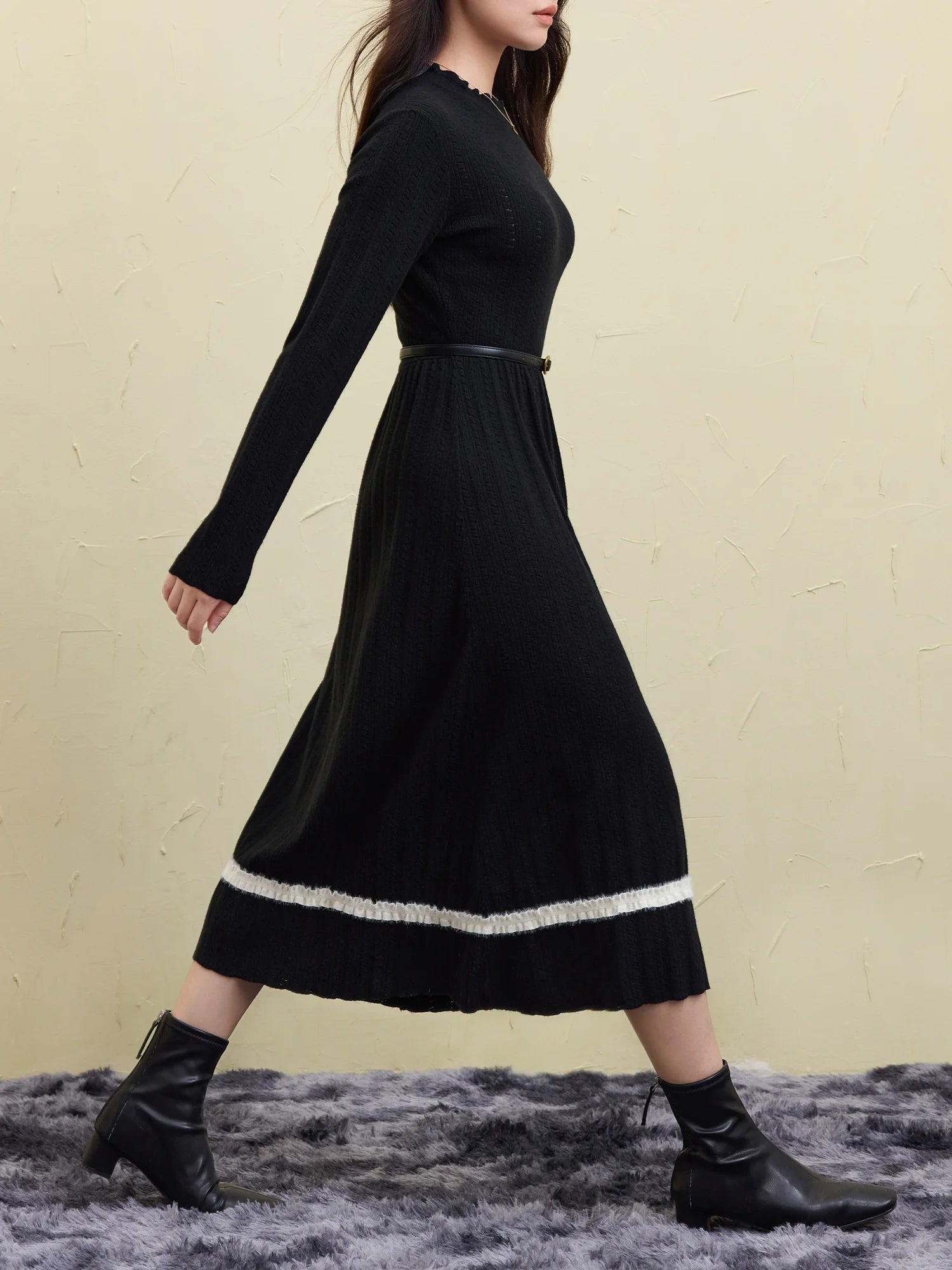 DUSHU Plus Size Knitted Black Dress 2024 Winter New Design Commuter Fashion Hepburn Style Dress Office Lady Outfit 24DS84230
