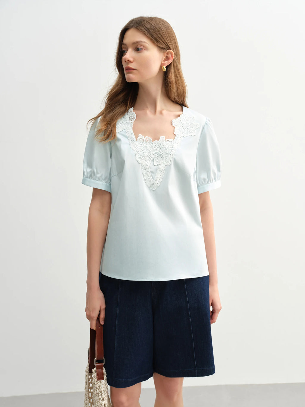 DUSHU Plus Size Women's Exquisite Lace Short-sleeved Blouse 2025 Summer New Embroidery Lace V-neck Slim Top 25DS82315