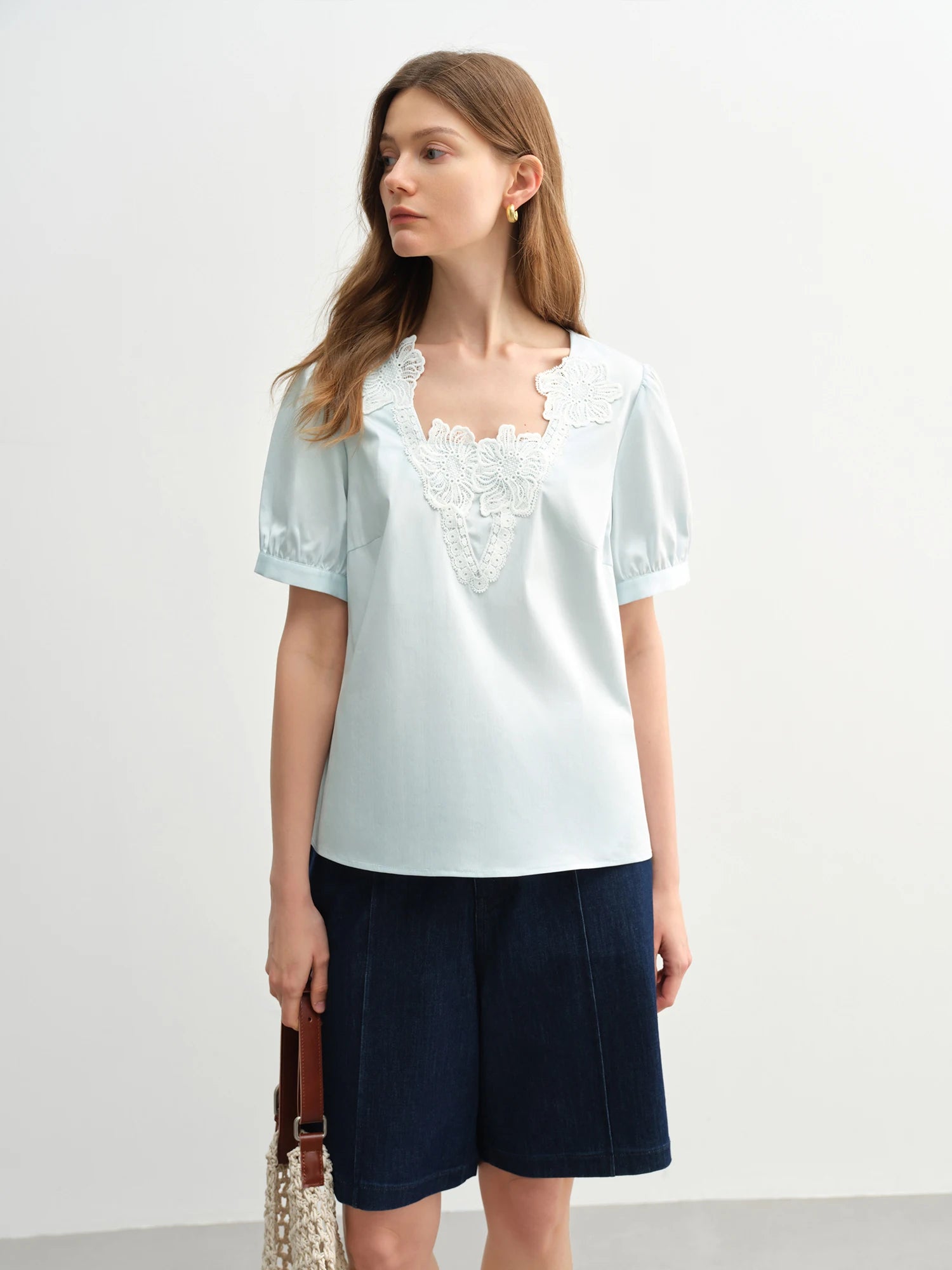 DUSHU Plus Size Women's Exquisite Lace Short-sleeved Blouse 2025 Summer New Embroidery Lace V-neck Slim Top 25DS82315