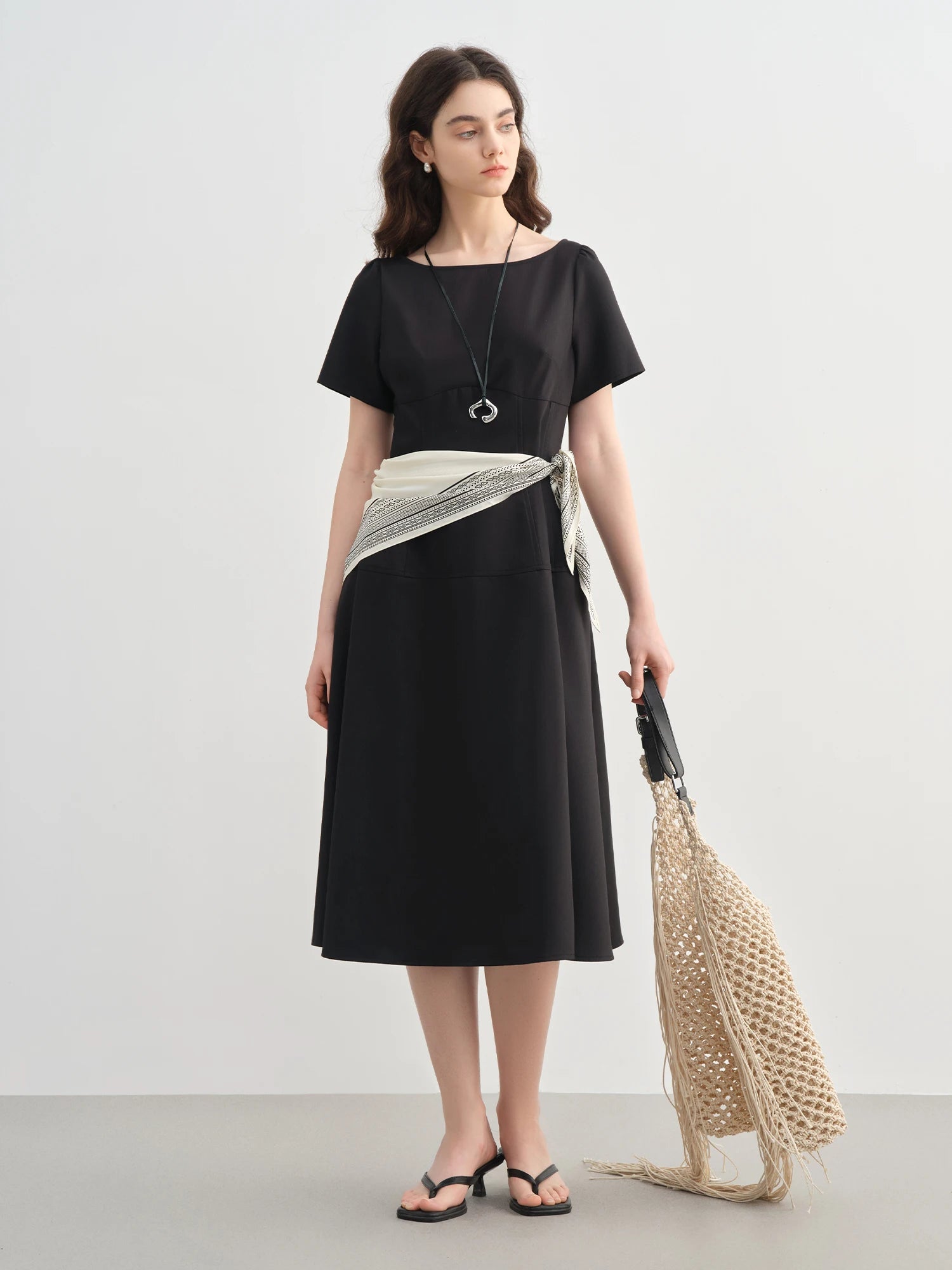 DUSHU Plus Size 2025 Summer New Arrival Stylish Minimalist Bateau Neck Mid-Length Dress Hepburn Style Black Dress 25DS82283