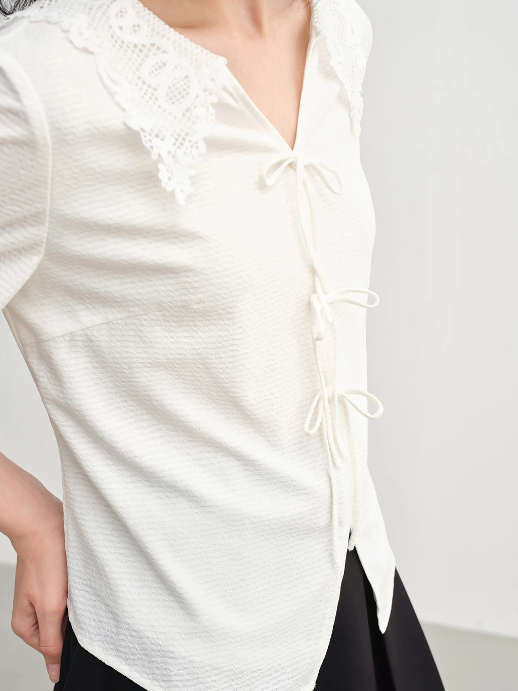 DUSHU Lace Stitching Hollow Shirt Collar Short-sleeved Shirt For Women 2025 Summer New Arrival Commuter Fashion Shirt 25DS82513
