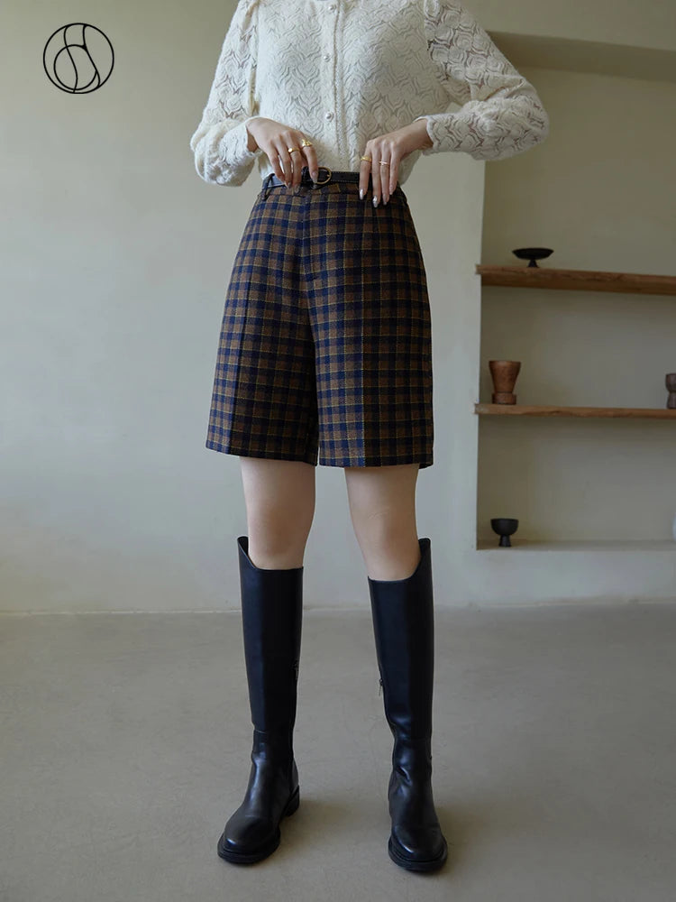 DUSHU Women's Winter Retro Corduroy Black Padded Shorts Plaid Loose Commuter Wide Leg Short Pants Women High Waisted Pants