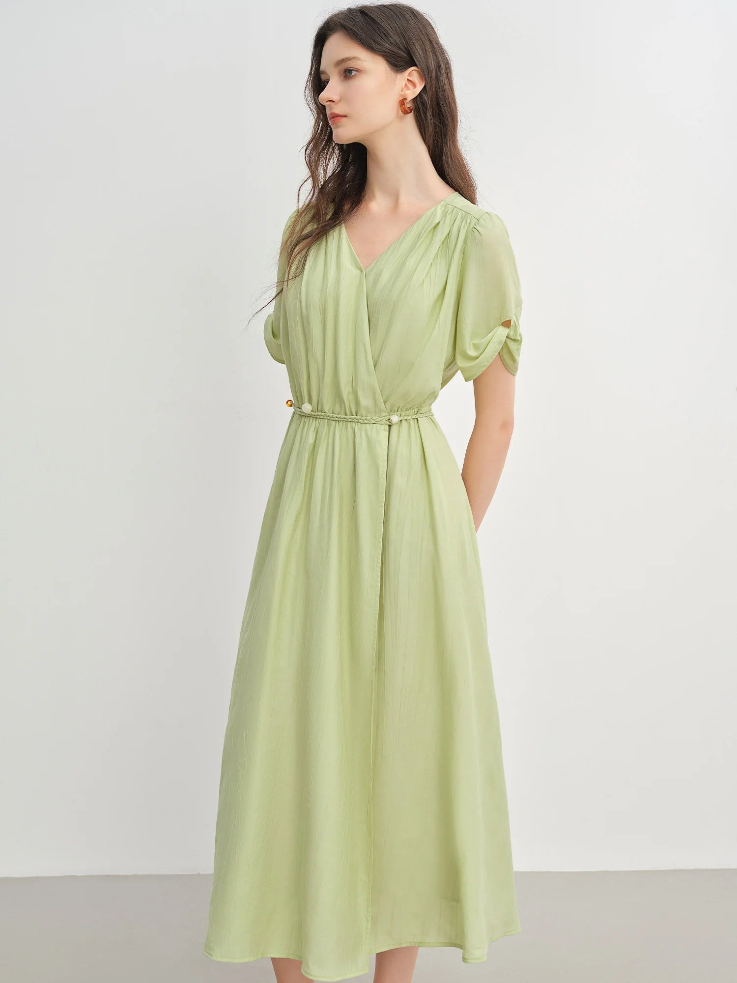 DUSHU Plus-Size Women's Vintage V-Neck Fitted Waist Mid-Length One-Piece Dress 2025 Summer New Arrival for Curvy Women 25DS82986