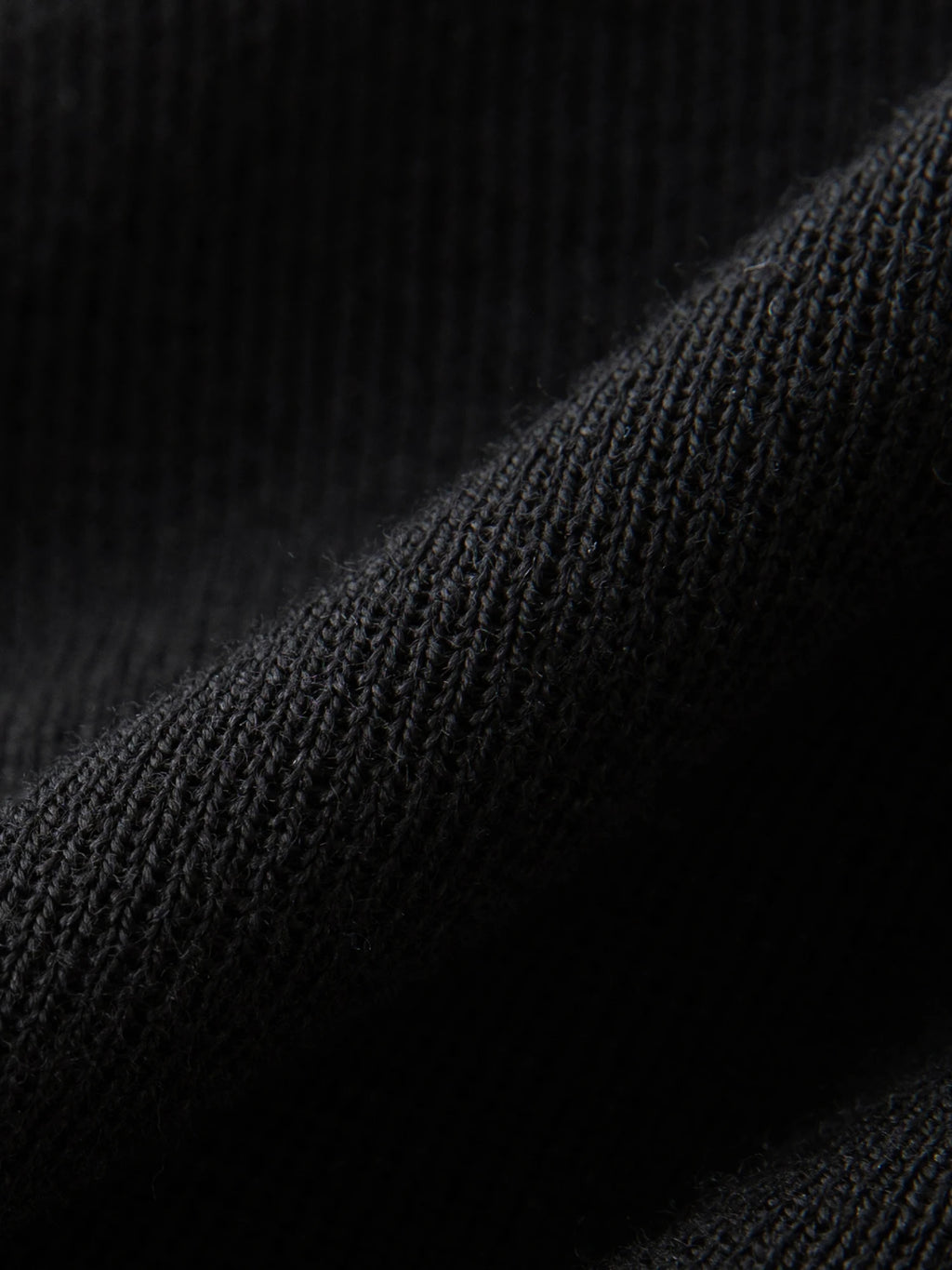 DUSHU Lyocell Slimming Sweater 2025 Autumn New Arrival Black Long-sleeved Top with Ruffled Collar 25DS83052