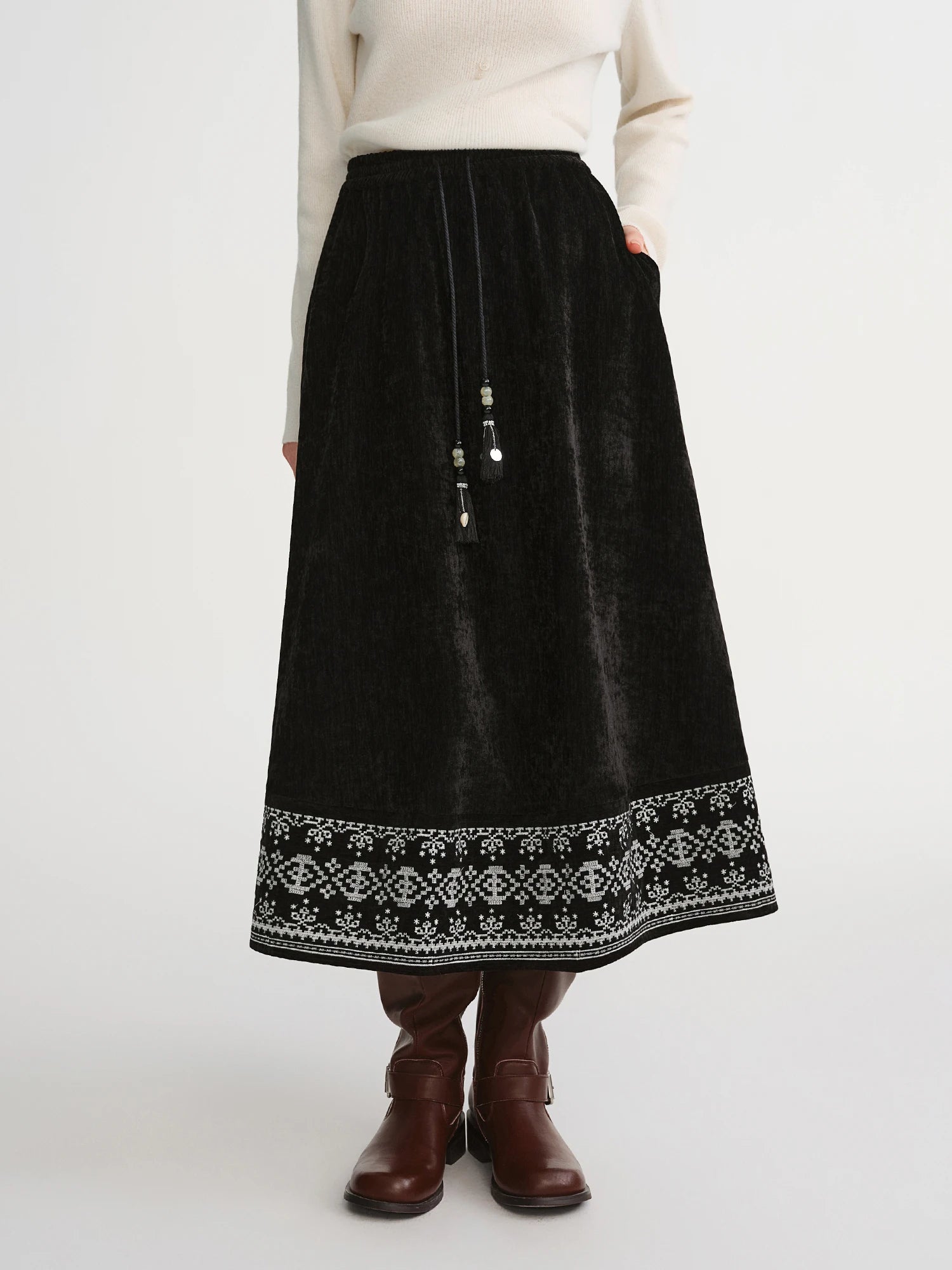DUSHU Plus-Size Bohemian Winter 2025 Winter New Arrival Embroidered Tassel Maxi Skirt for Wild Ethnic Style Long A-Line Skirts