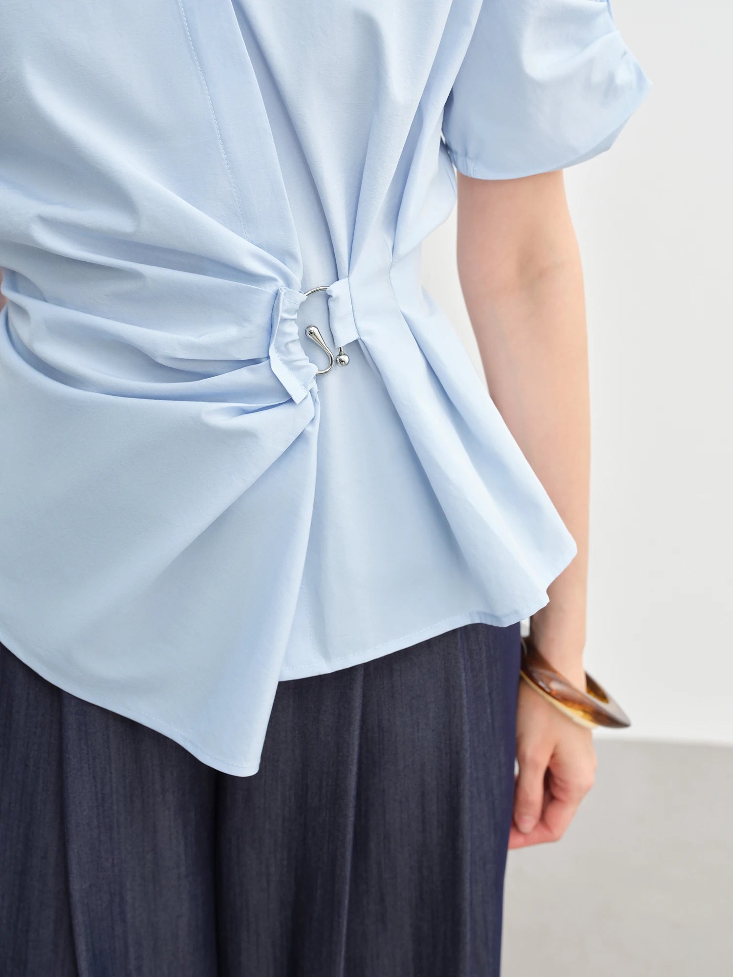DUSHU 2025 Summer Women's Curve-Sculpting Wrap-Styled Blouse - Adjustable Metallic Ring & Breathable Linen for Office Chic