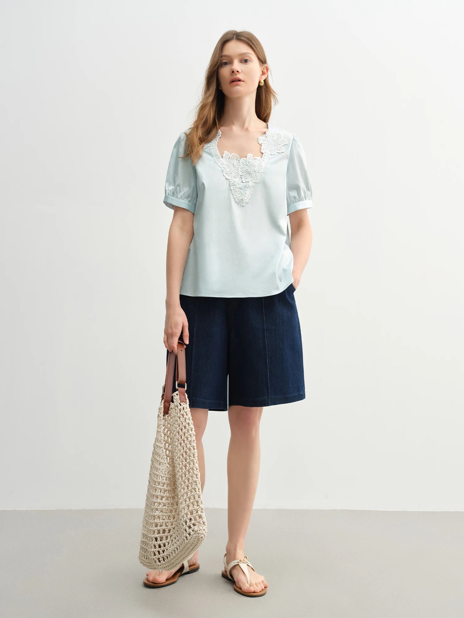 DUSHU Plus Size Women's Exquisite Lace Short-sleeved Blouse 2025 Summer New Embroidery Lace V-neck Slim Top 25DS82315