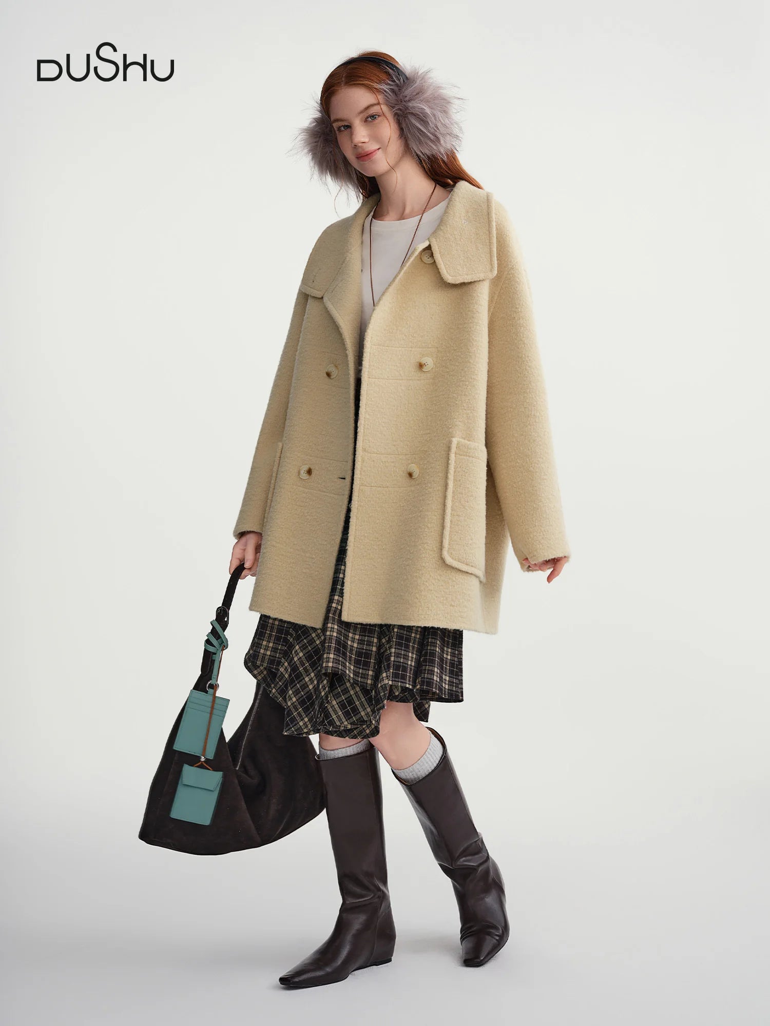 DUSHU Oatmeal Stand Collar Double-breasted Patch Pocket Woolen Coat 2025 Winter Woolen Coat Simple Sweet Temperament Korean