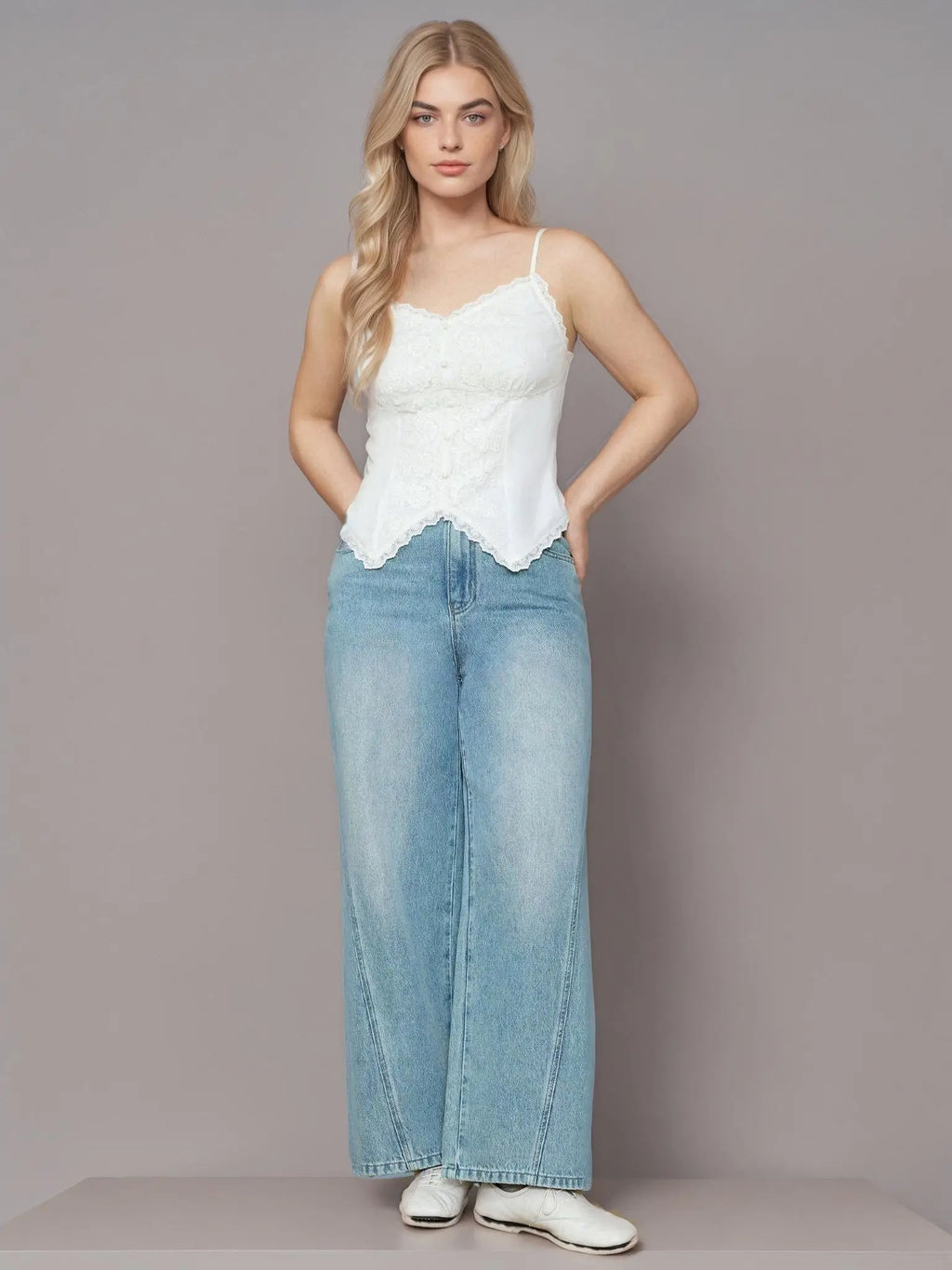 DUSHU Plus Size Lace Strap Chic Top For Women 2025 Spring New Design Elegant Style White Vest Holiday Female Outfit 25DS81130