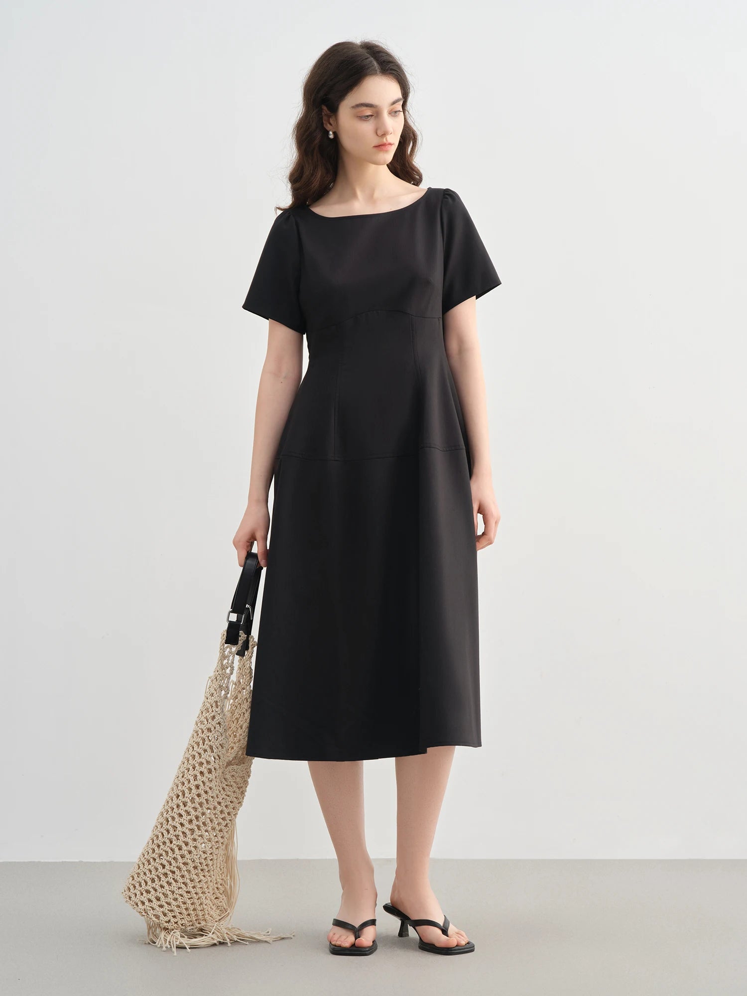 DUSHU Plus Size 2025 Summer New Arrival Stylish Minimalist Bateau Neck Mid-Length Dress Hepburn Style Black Dress 25DS82283