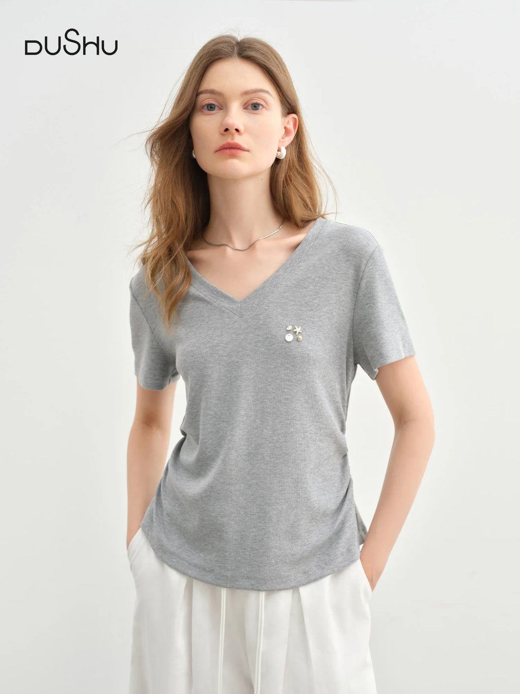 DUSHU Minimalist Style All-match V-neck T-shirt for Women 2025 New Summer Style Short-sleeved Waist Slimming Top 25DS82662