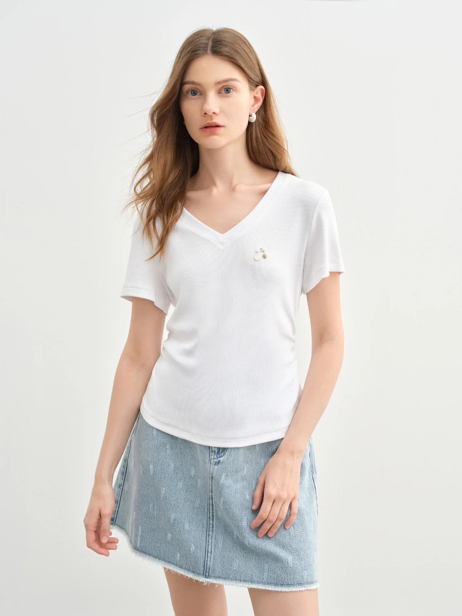 DUSHU Minimalist Style All-match V-neck T-shirt for Women 2025 New Summer Style Short-sleeved Waist Slimming Top 25DS82662