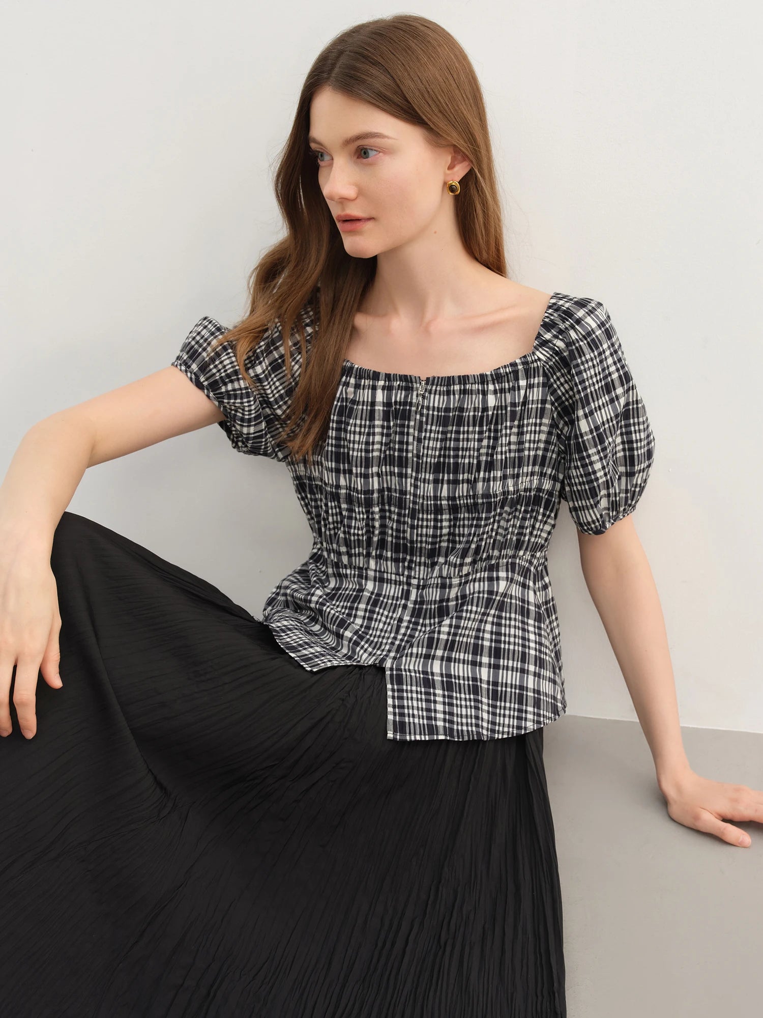 DUSHU 2025 Summer Women's Curve-Sculpting Square Neck Blouse - Contrast Checkerboard & Breathable Knit for Versatile Styling